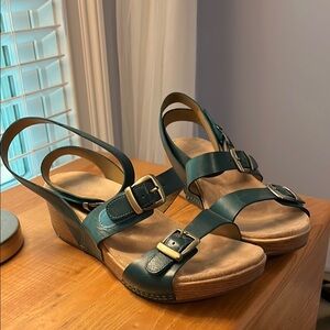 Great ankle wrap Dansko sandals!